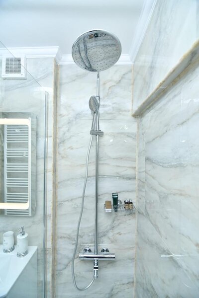 13 Septembrie, Marriott, Palatul Parlamentului